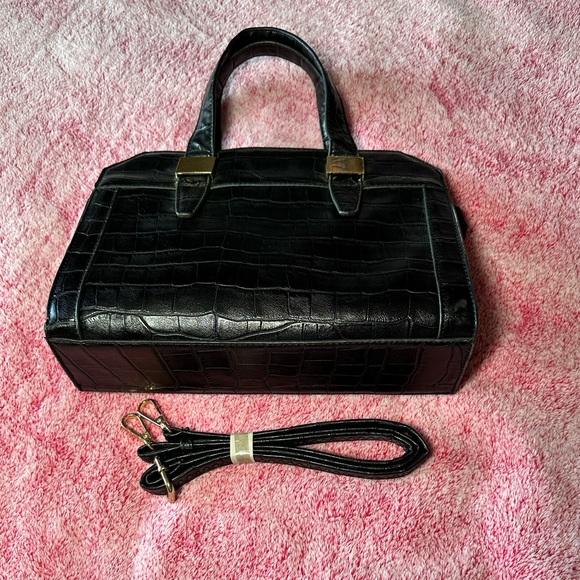 Classic style vegan handbag - Picture 2 of 9